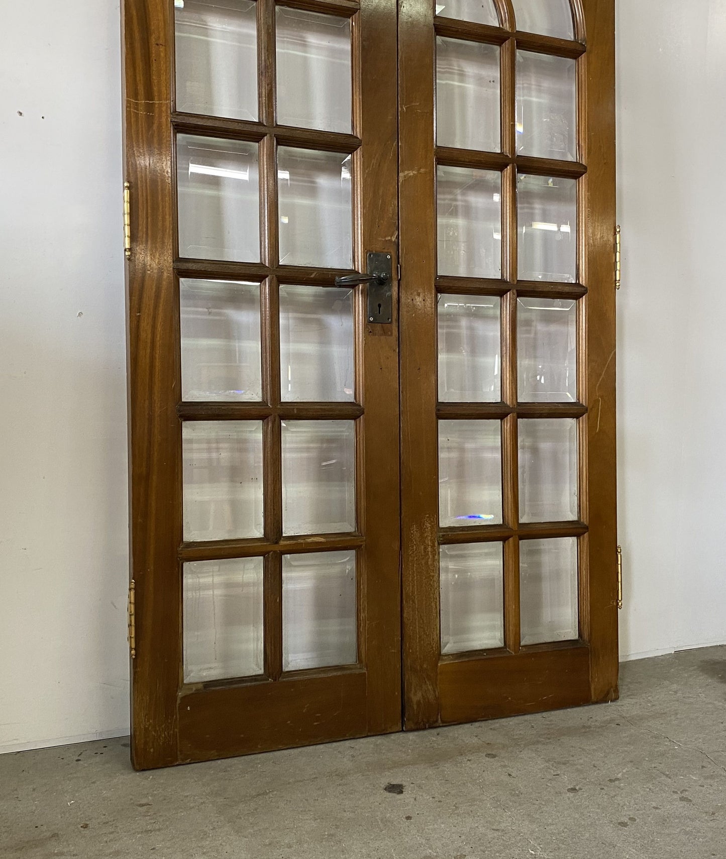 Bull's eye glass Door