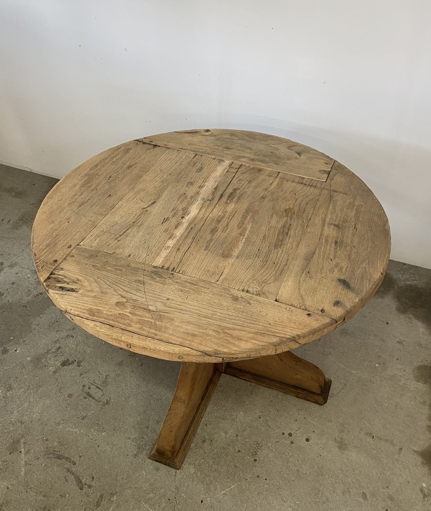 Round Oak Table