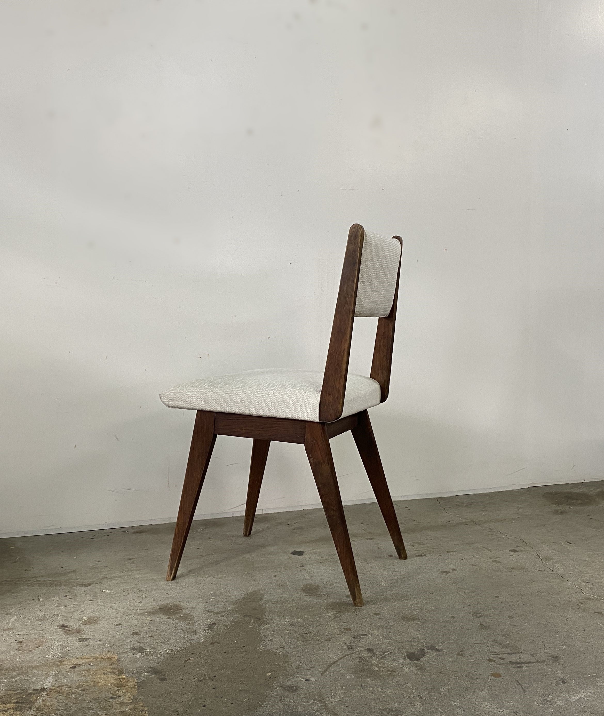 anonymous” Vintage Chair – Round trip Antiques