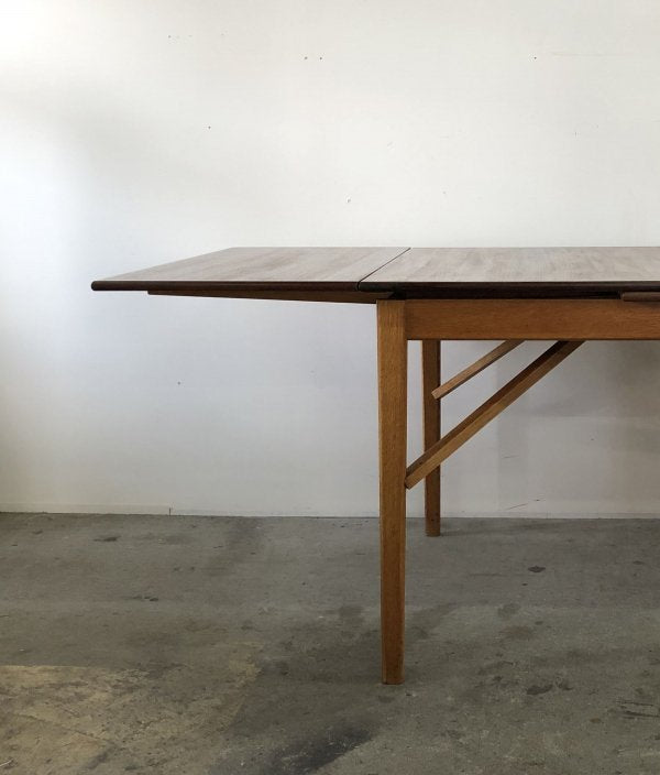 Swedish Extension Table