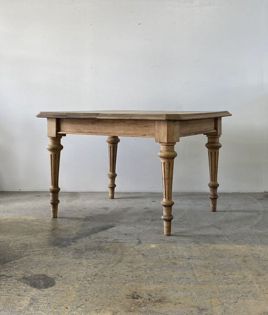 Octogonal oak table