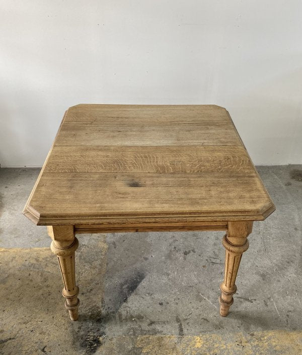 Octogonal oak table