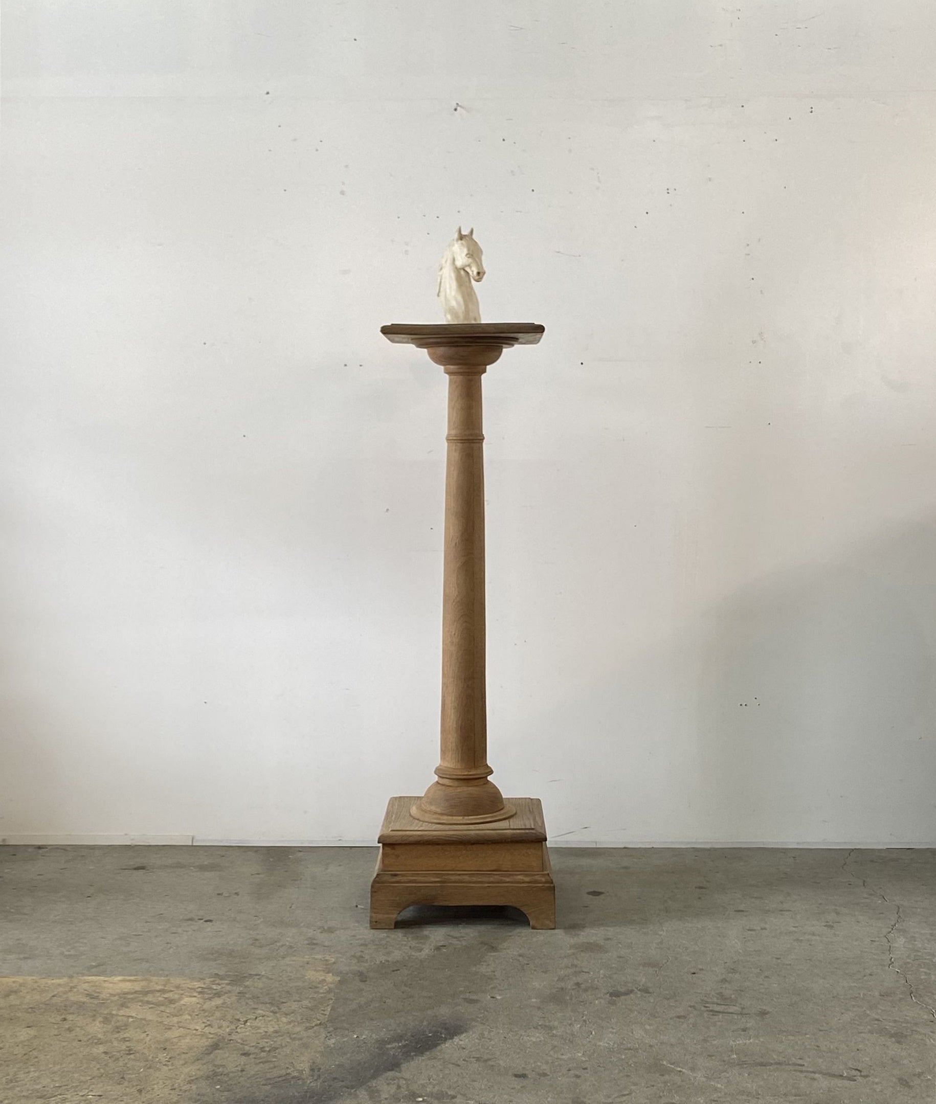 Display Stand – Round trip Antiques