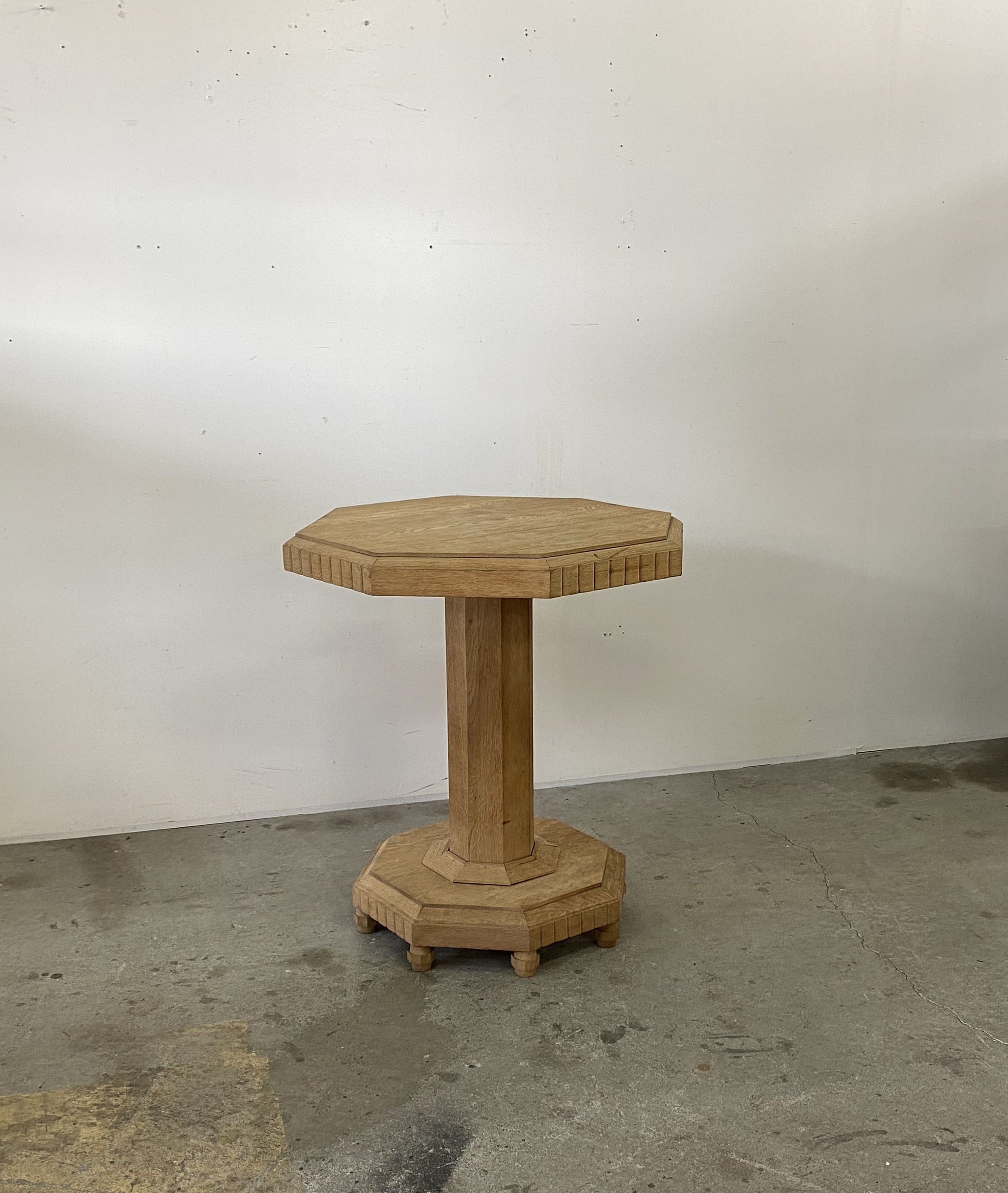 octagonal oak Table – Round trip Antiques
