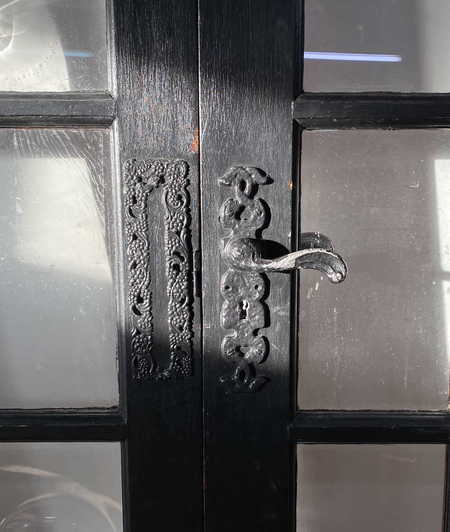 Bull's eye Double Door