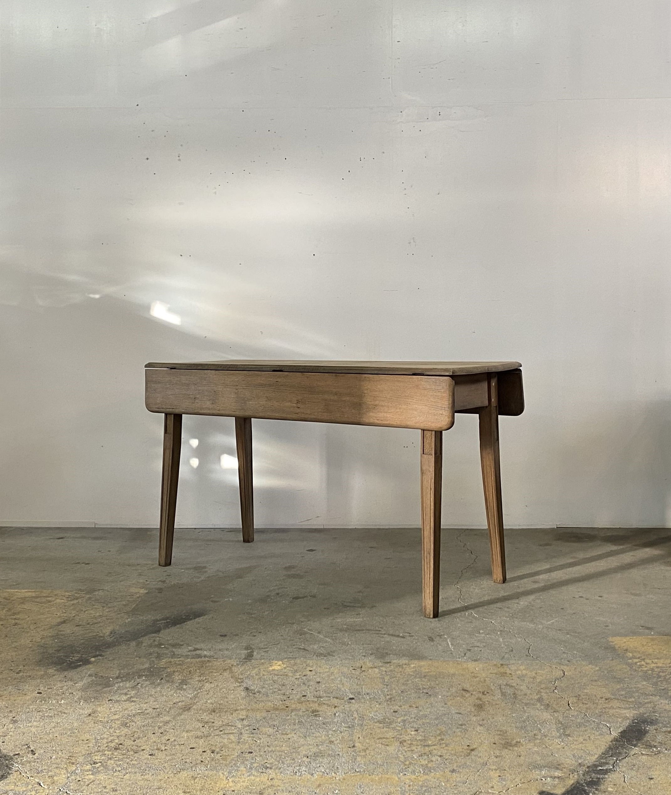 Butterfly Table – Round trip Antiques