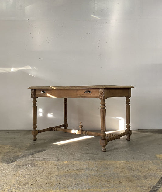 2dr French oak Table
