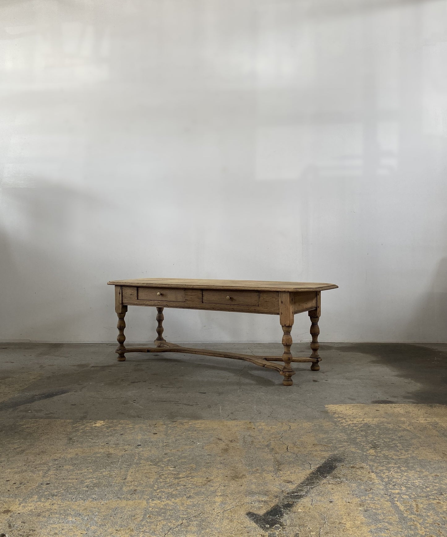 2dr Oak Table