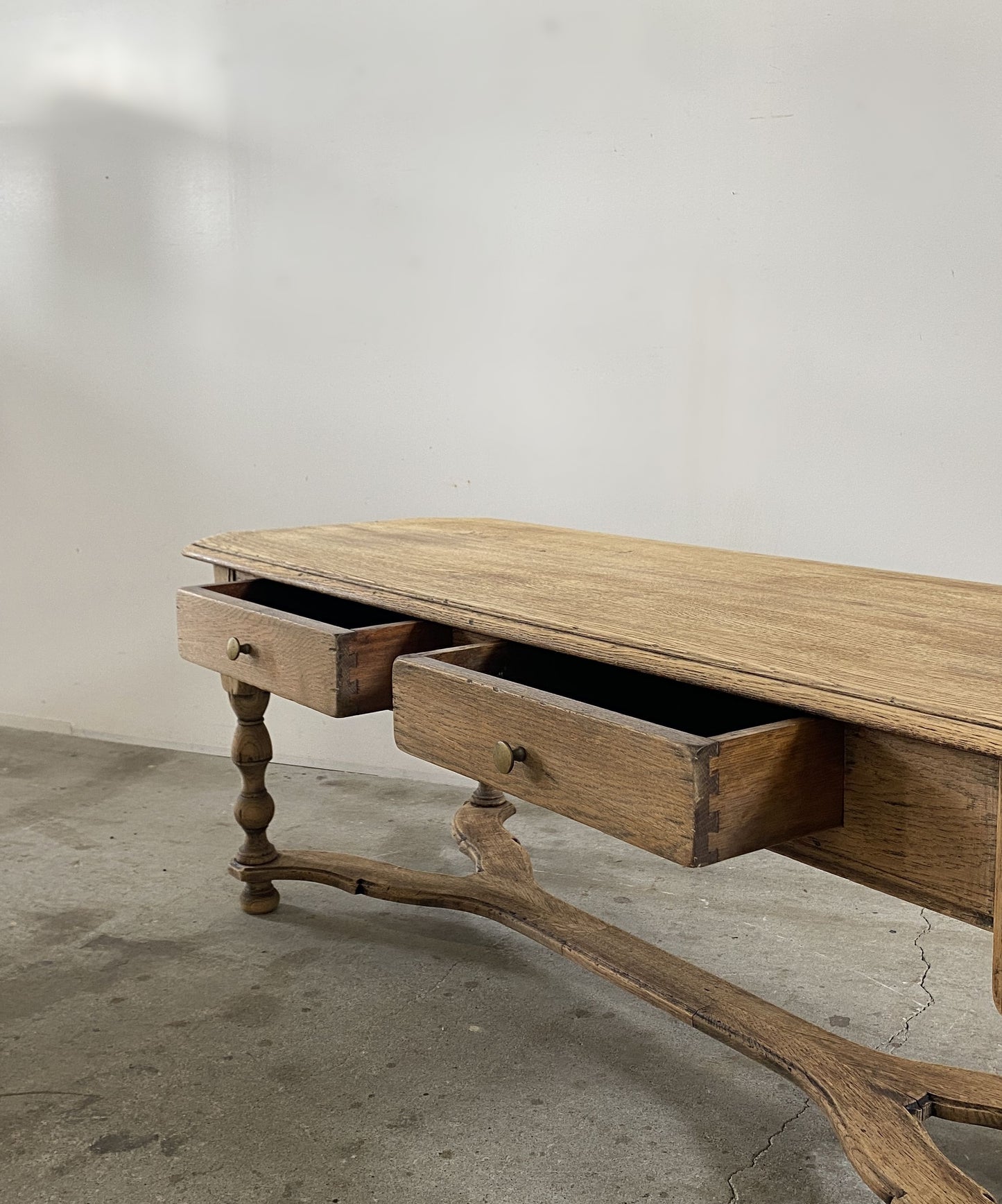2dr Oak Table