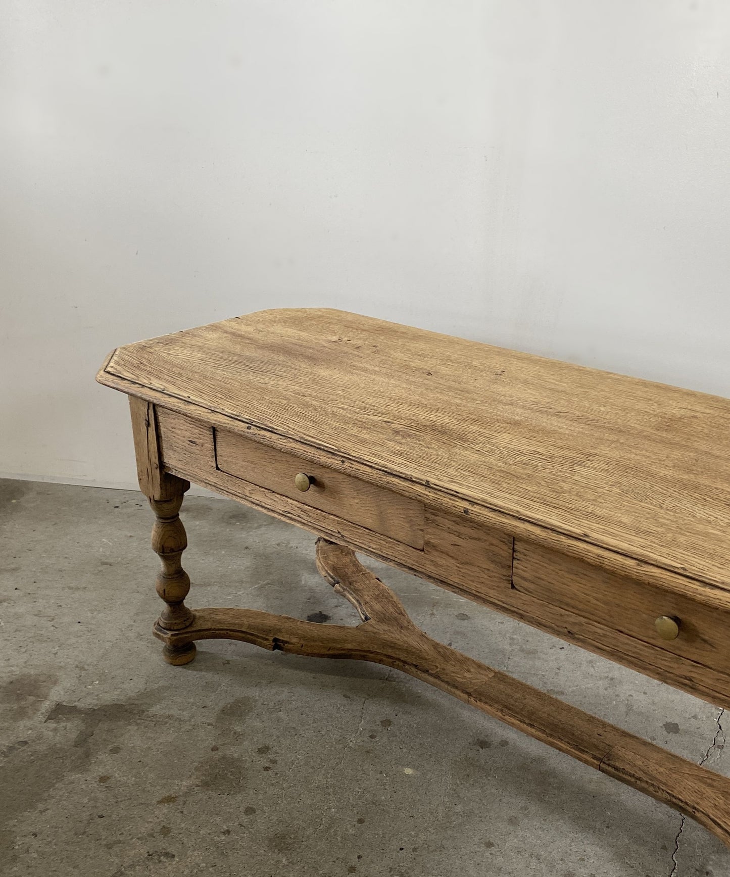2dr Oak Table