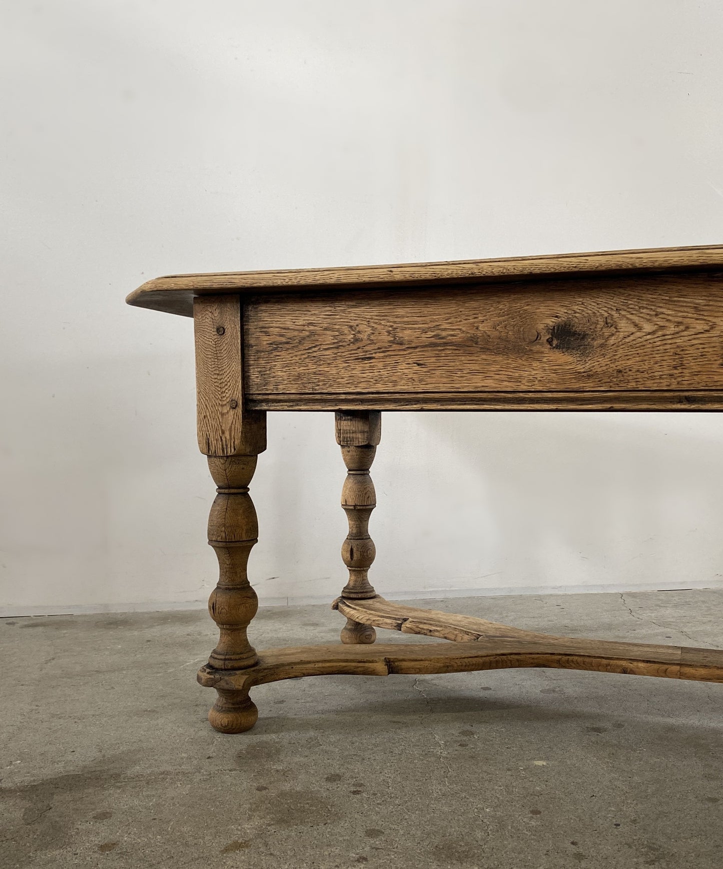 2dr Oak Table