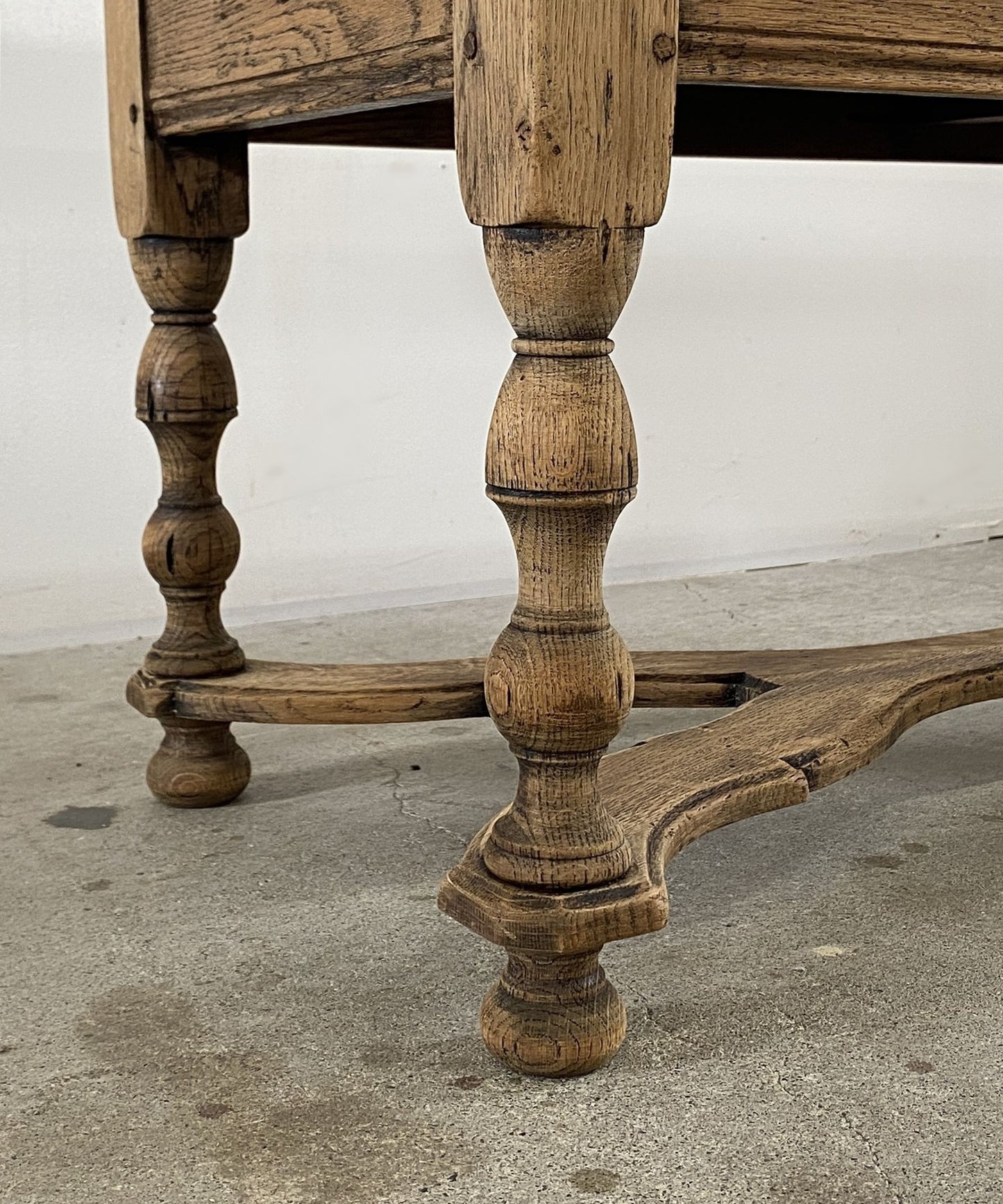 2dr Oak Table
