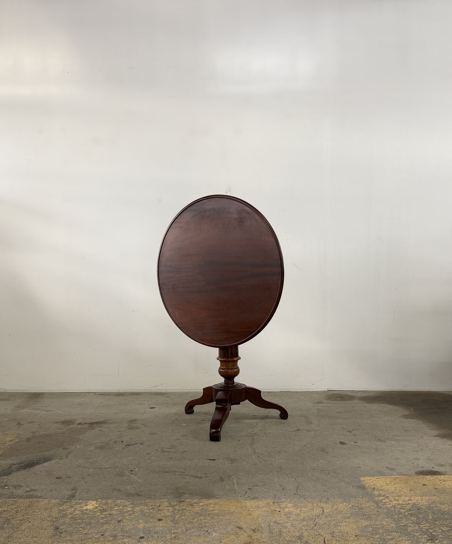 TiltｰTop Tripod Table