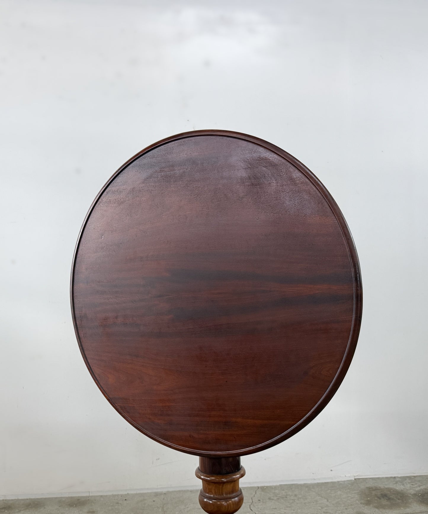 TiltｰTop Tripod Table