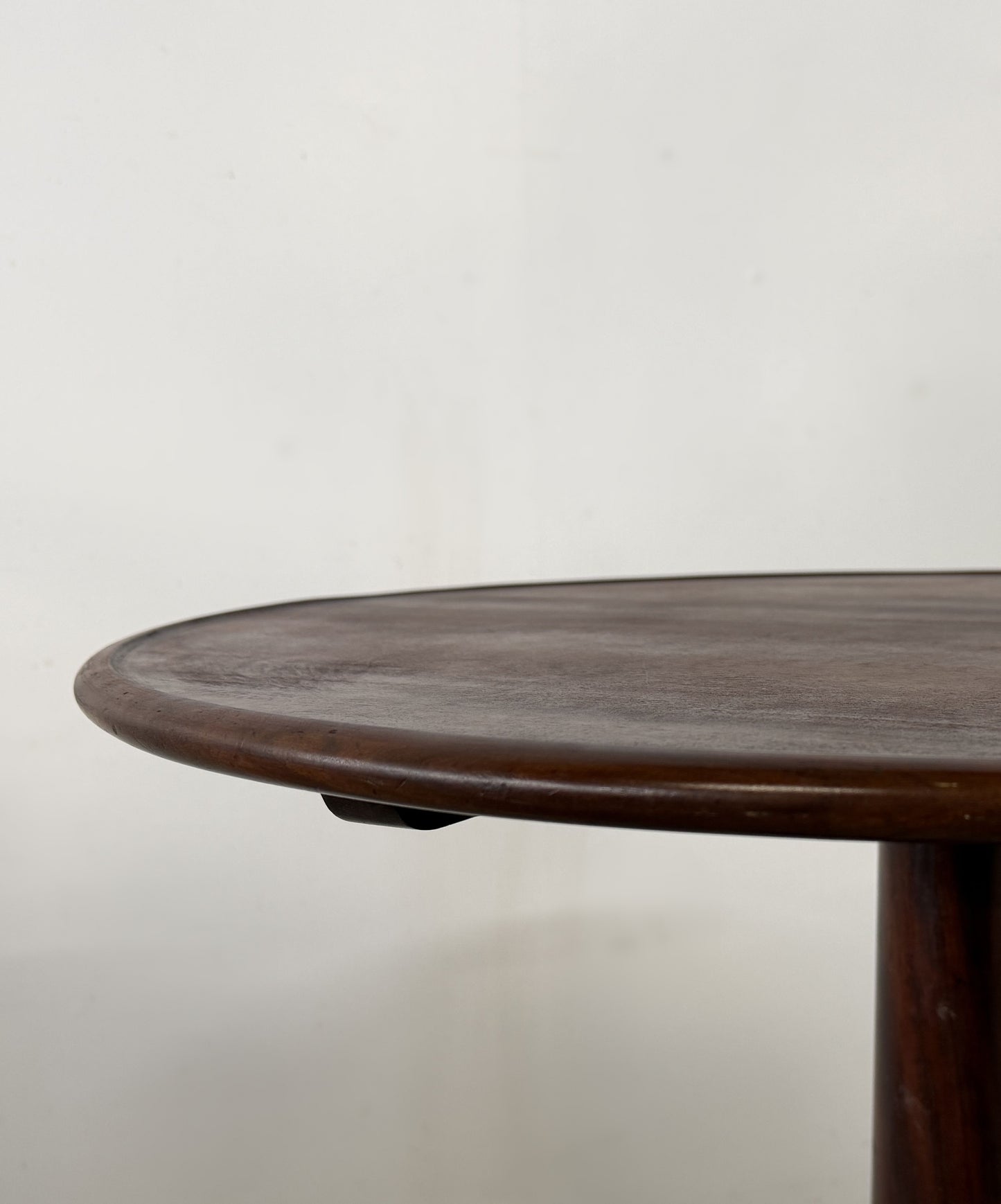 TiltｰTop Tripod Table