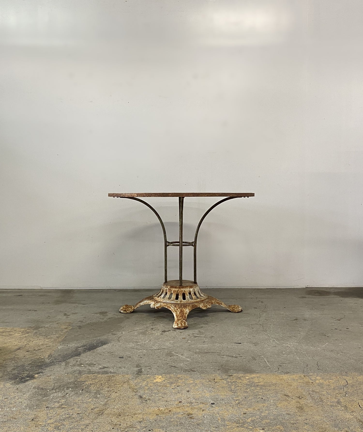 フランス アンティーク Cast Iron Round Bistro Table Cast Iron Round Bistro Table – Round trip Antiques