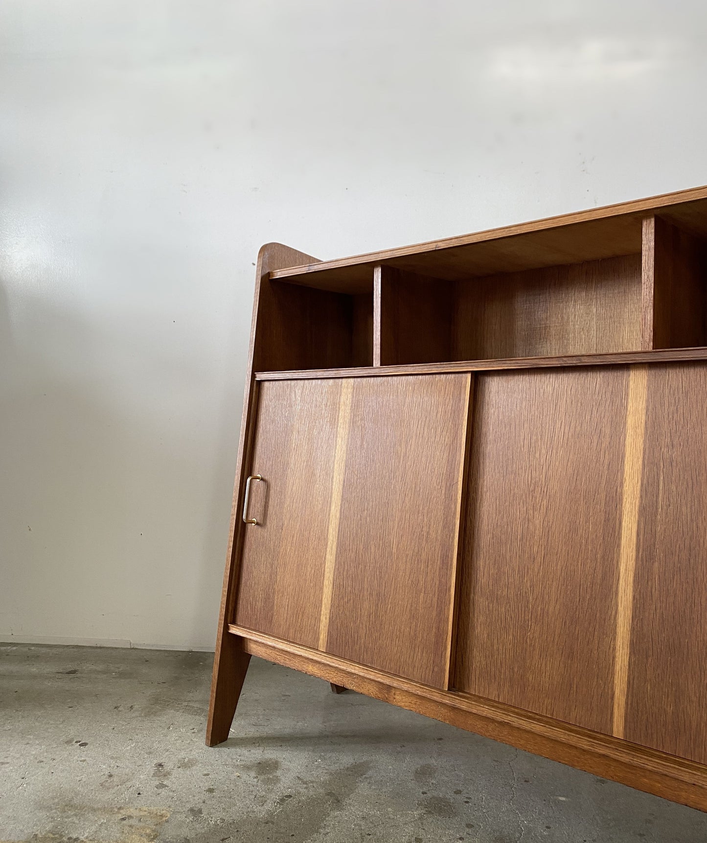 フランス ビンテージ ”SPE” 2 Door Vintage Cabinet SPE” 2 Door Vintage Cabinet – Round trip Antiques