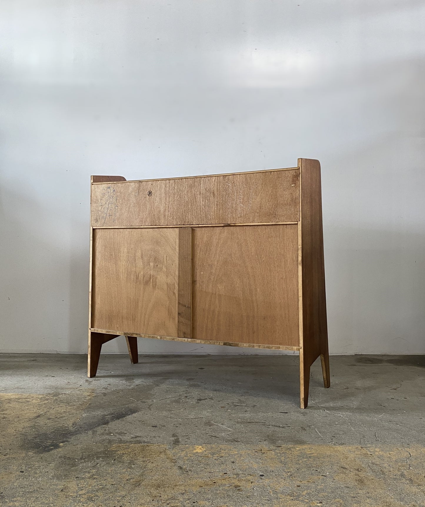 SPE” 2 Door Vintage Cabinet – Round trip Antiques