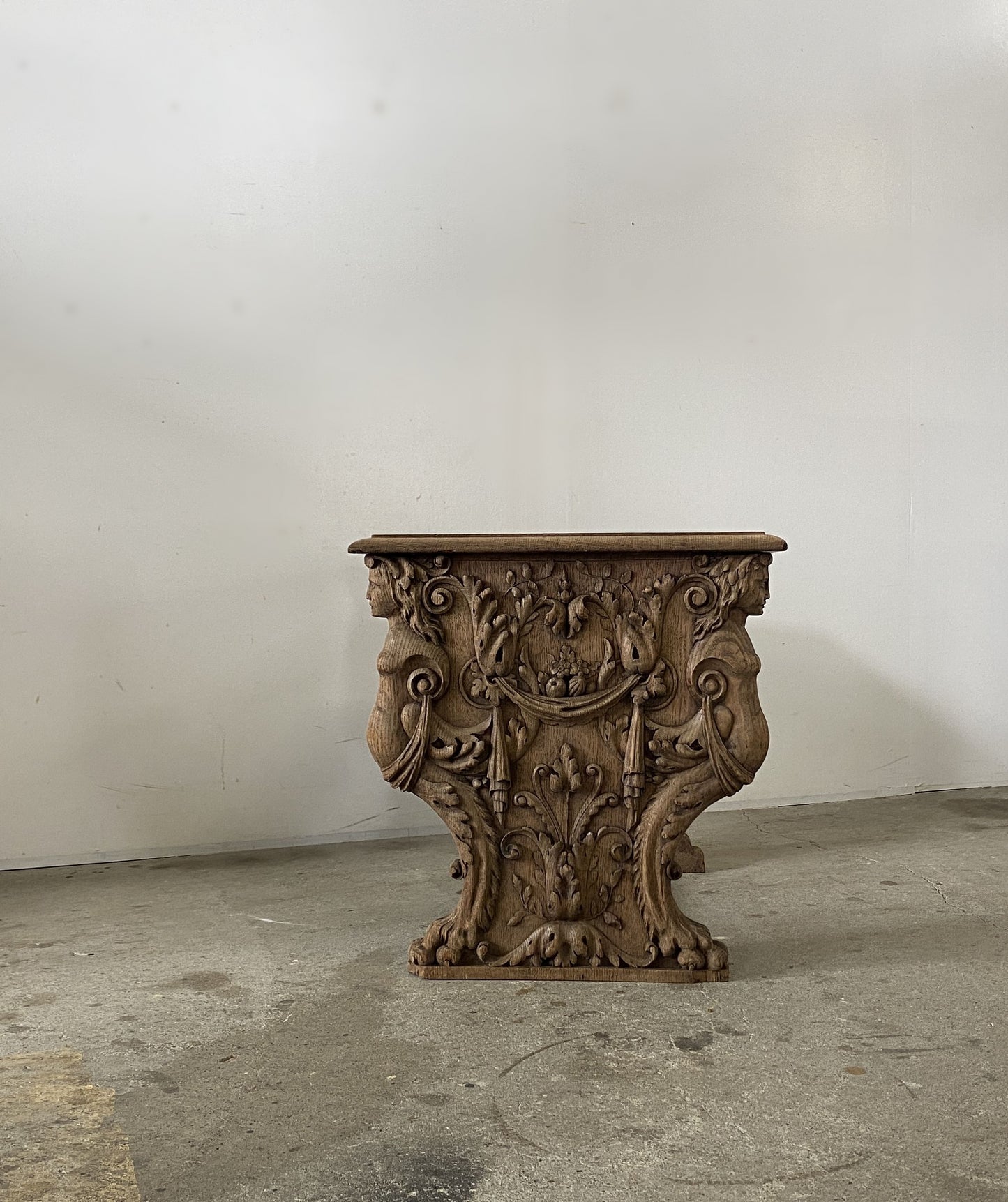 RENAISSANCE サイドテーブル Renaissance Style Side Table – Round trip Antiques