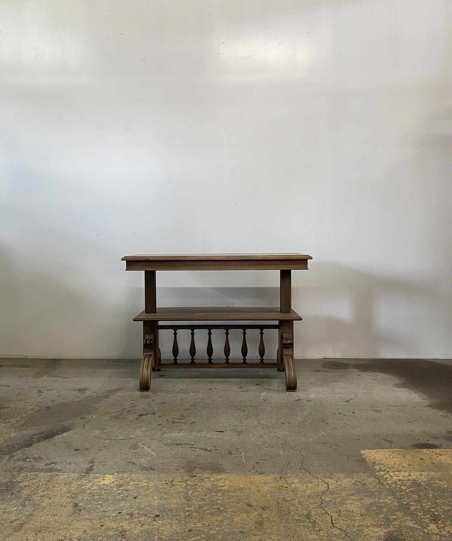 Display Table – Round trip Antiques