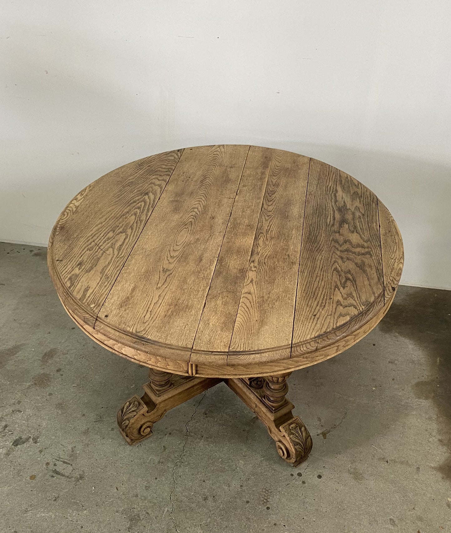 Round Oak Table