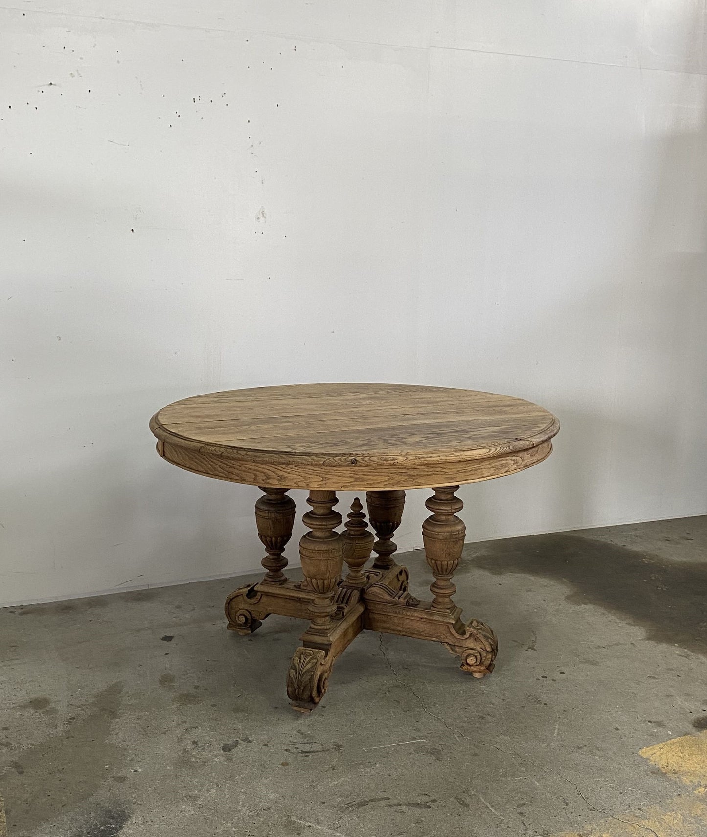 Round Oak Table