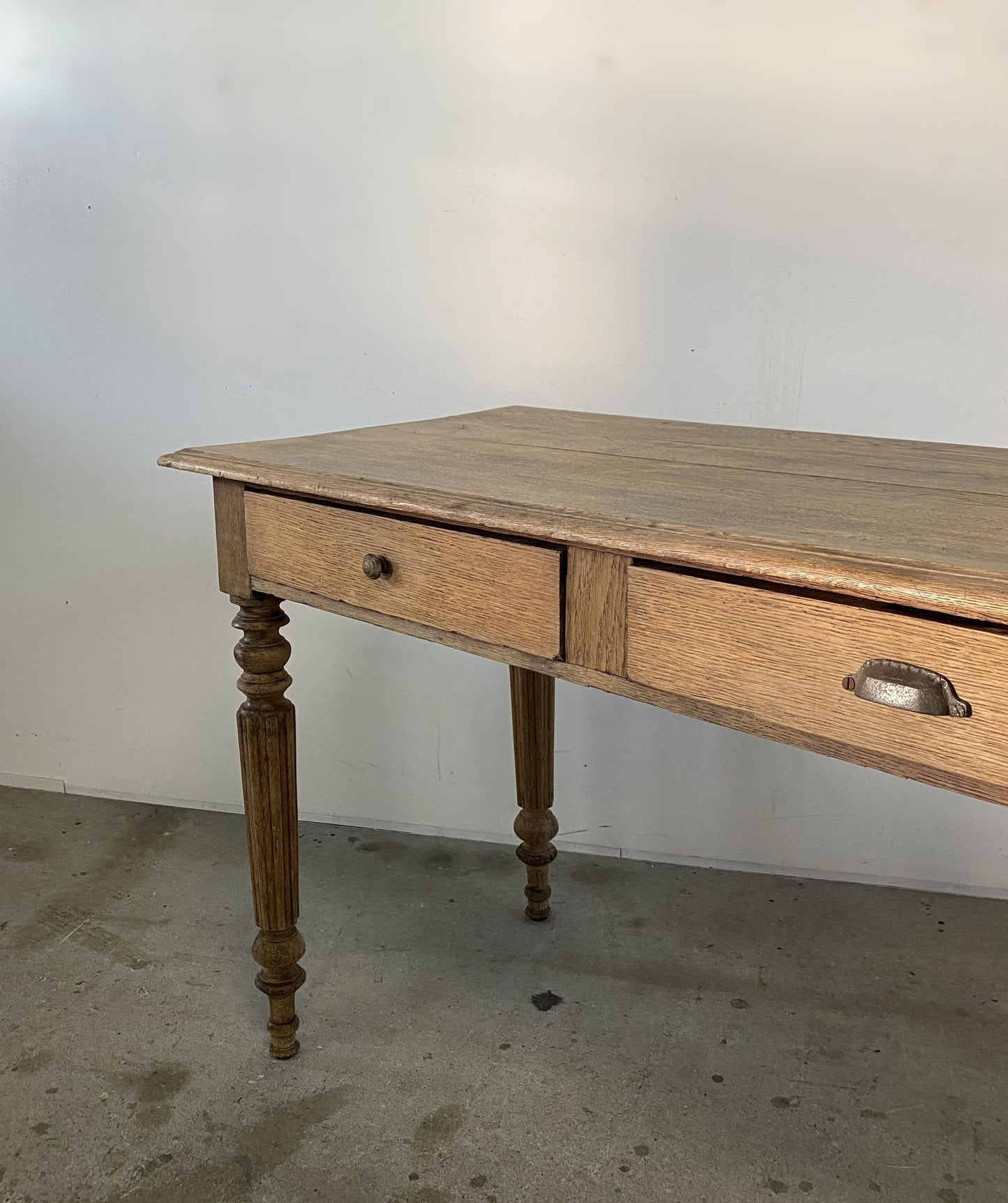 2dr Oak Table