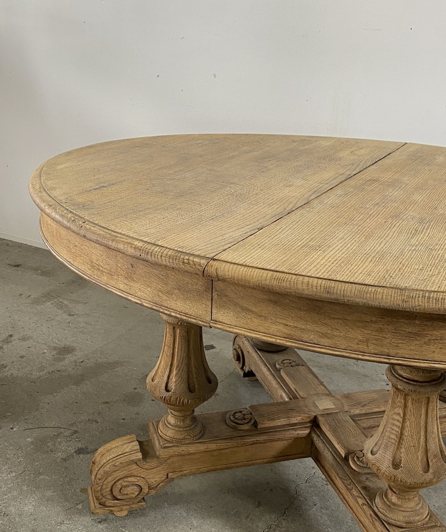 Round Oak Table