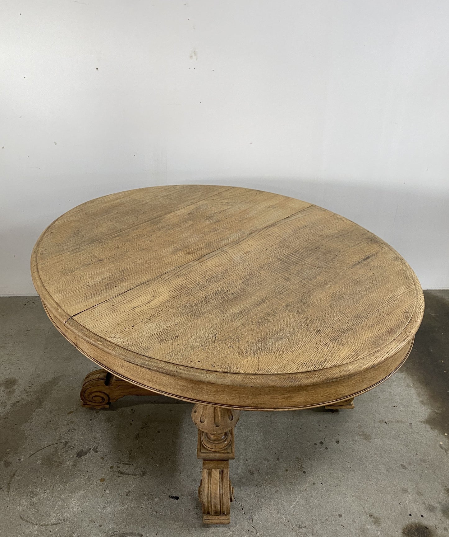Round Oak Table
