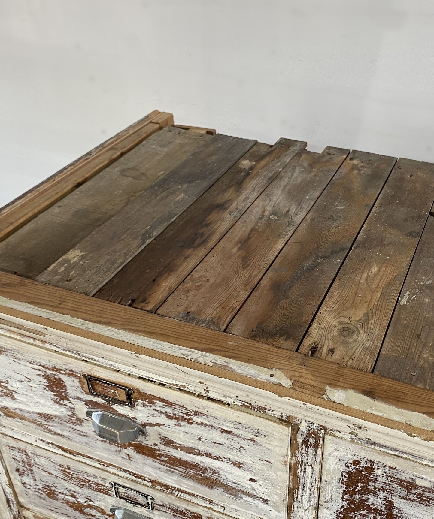 9 Drawers Cabinet