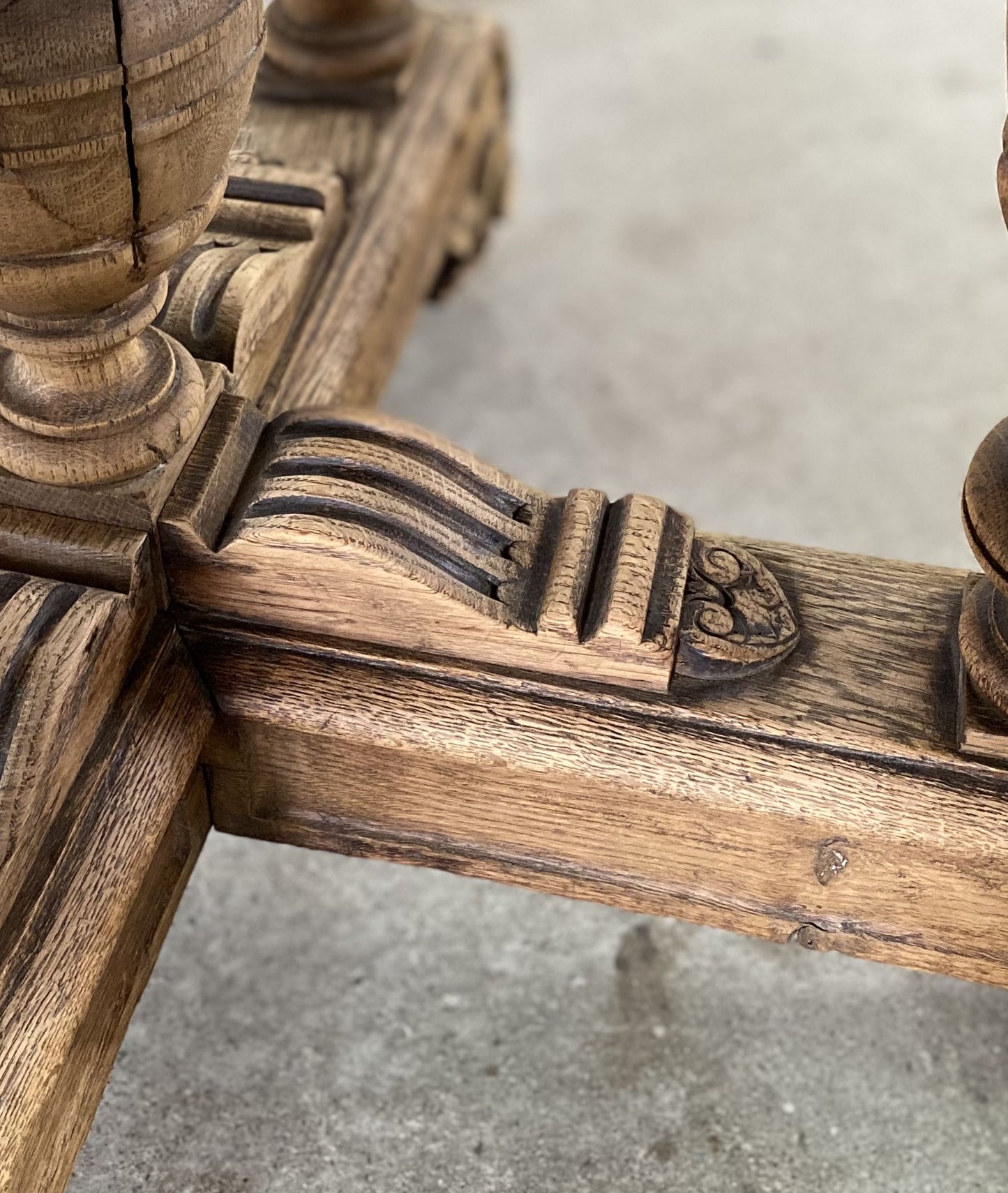 Round Oak Table