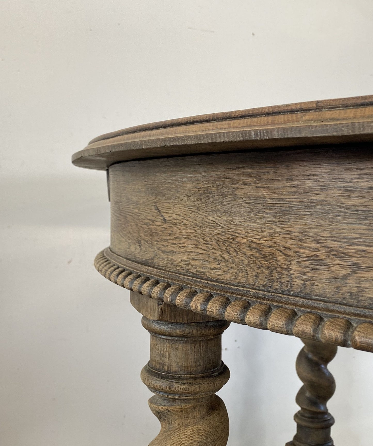Round Oak Table
