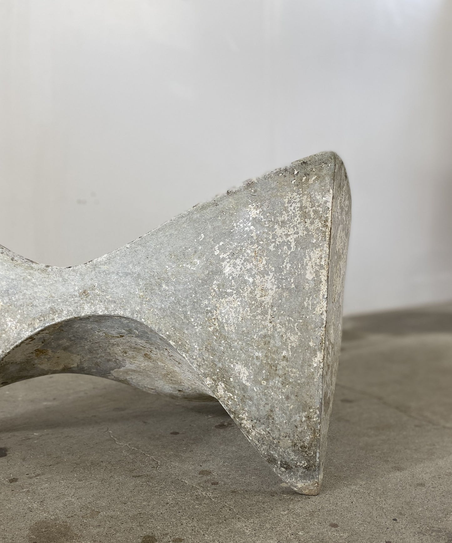 ”Willy Guhl” Molar Planter