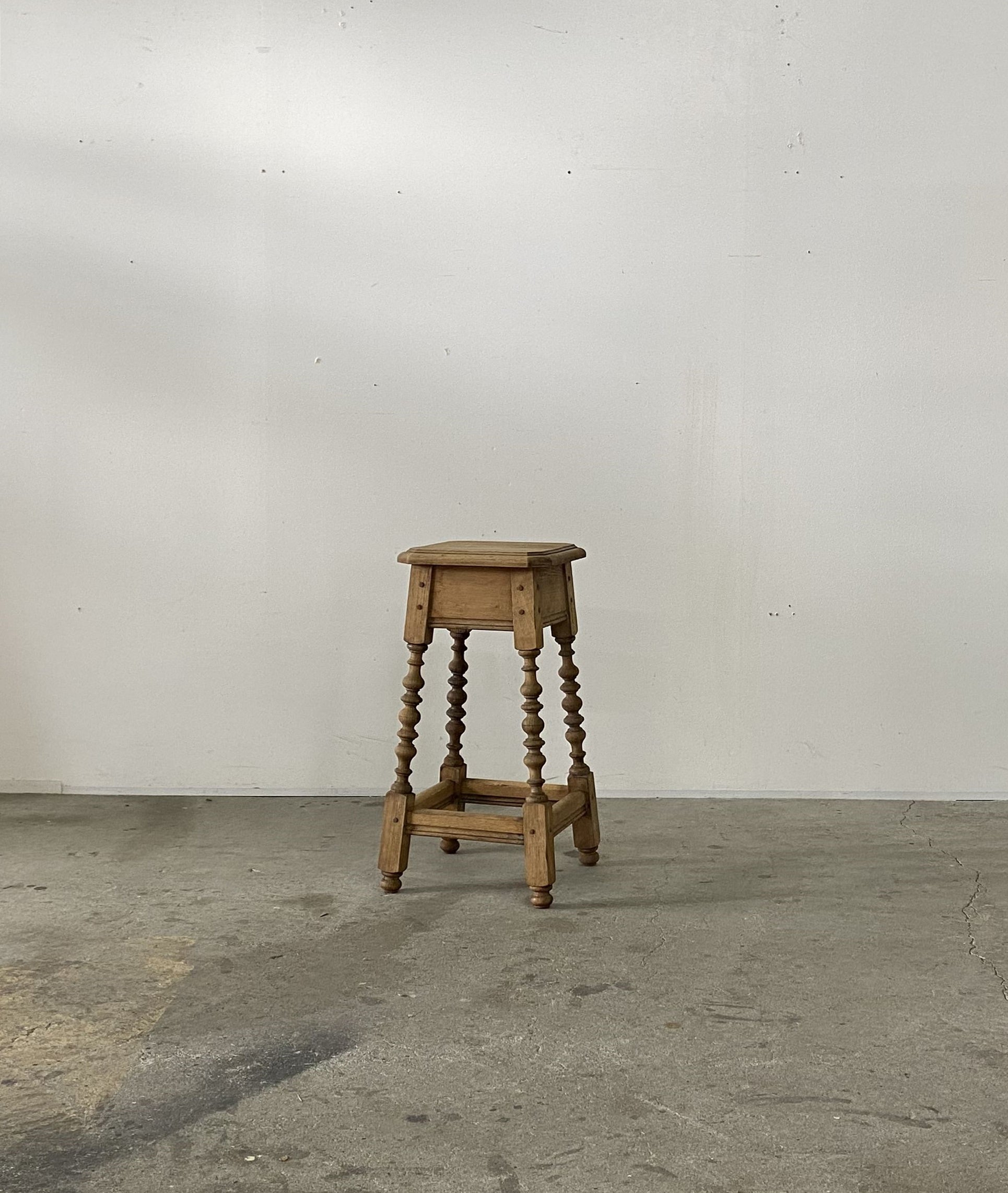 Rt Stool French Stool – Round trip Antiques