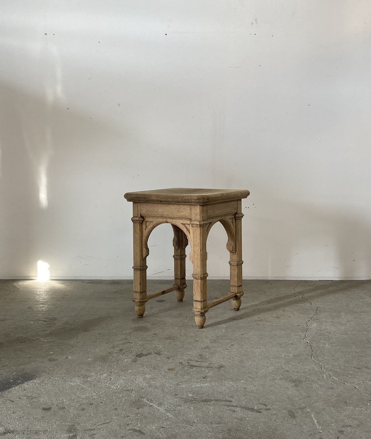Rt Stool Stool – Round trip Antiques
